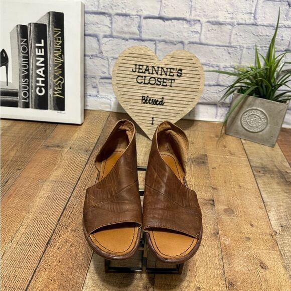 Mont Blanc Leather Sandal
FREE PEOPLE - Picture 4 of 10